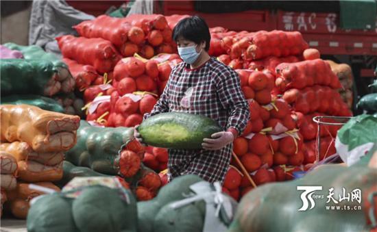 新疆九鼎農產品批發市場開啟24小時營業模式，助力食用農產品高效流通